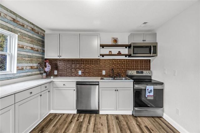 8111 Park Avenue, Kansas City, MO 64132