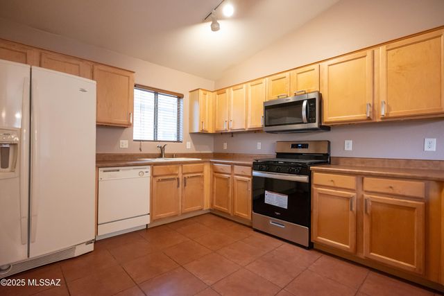 13163 E Mineta Ridge Drive, Vail, AZ 85641