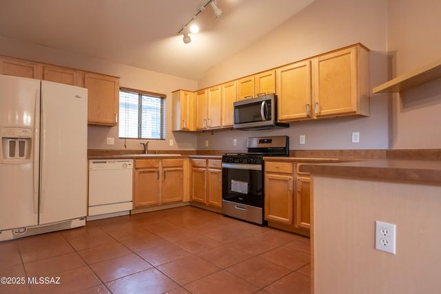 13163 E Mineta Ridge Drive, Vail, AZ 85641