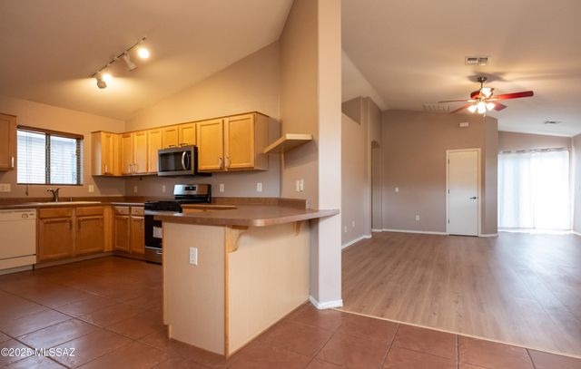 13163 E Mineta Ridge Drive, Vail, AZ 85641