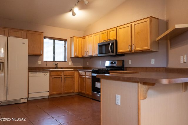 13163 E Mineta Ridge Drive, Vail, AZ 85641