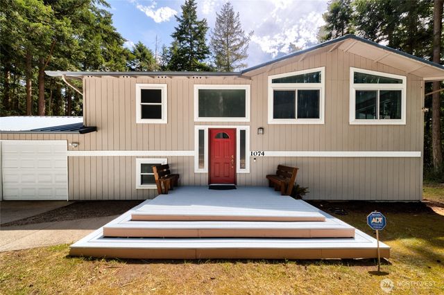 1074 N Estate Lane, Oak Harbor, WA 98277