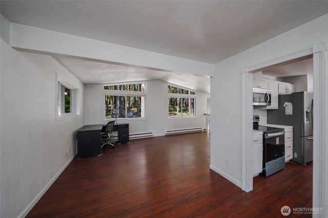 1074 N Estate Lane, Oak Harbor, WA 98277