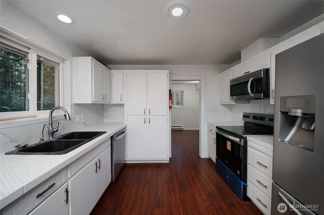 1074 N Estate Lane, Oak Harbor, WA 98277