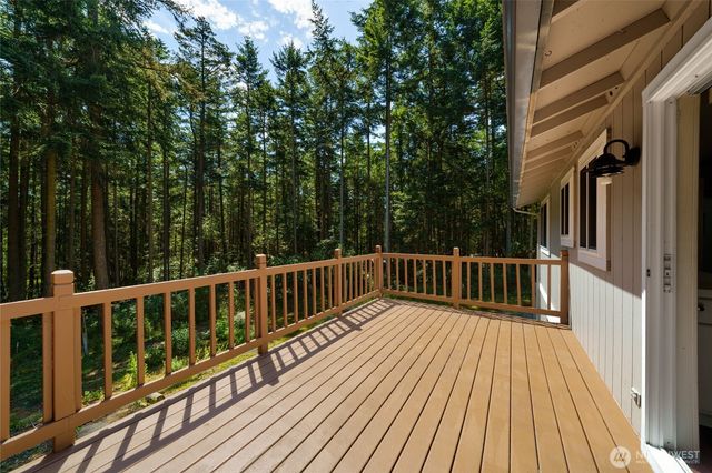 1074 N Estate Lane, Oak Harbor, WA 98277