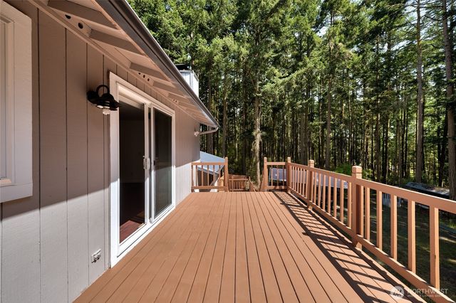 1074 N Estate Lane, Oak Harbor, WA 98277