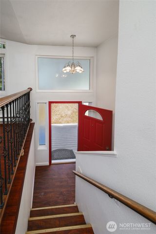 1074 N Estate Lane, Oak Harbor, WA 98277