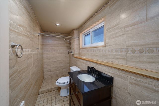 1074 N Estate Lane, Oak Harbor, WA 98277