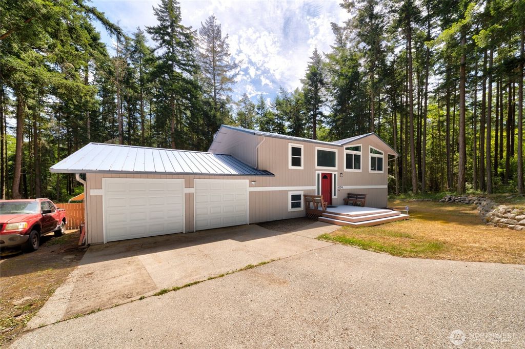 1074 N Estate Lane, Oak Harbor, WA 98277