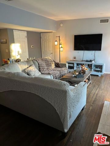 11447 Gothic Avenue, Granada Hills (los Angeles), CA 91344