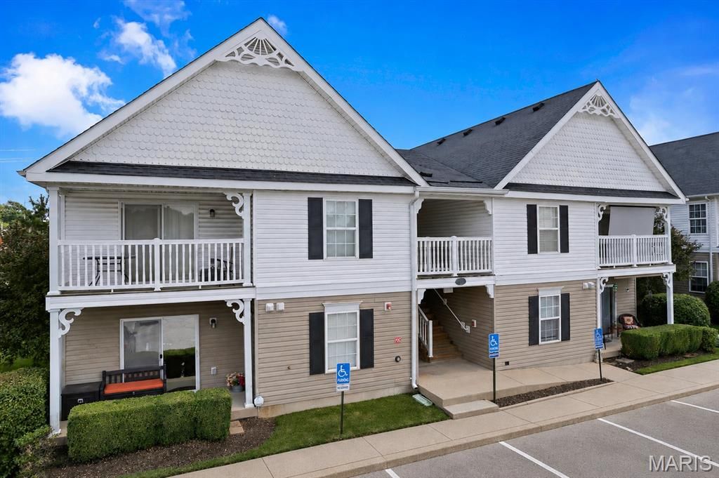 100 Brandy Mill Circle 1F, High Ridge, MO 63049