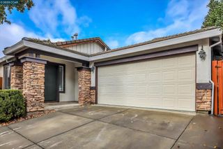 220 Roundhill Dr, Vacaville, CA 95687