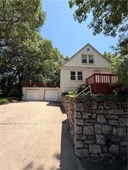 1307 S Sterling Avenue, Independence, MO 64052