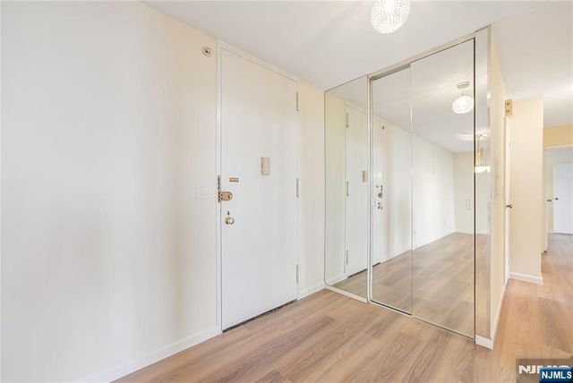 200 Winston 1001, Cliffside Park, NJ 07010