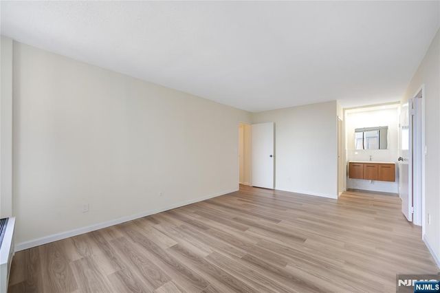 200 Winston 1001, Cliffside Park, NJ 07010