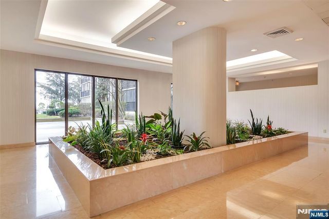 200 Winston 1001, Cliffside Park, NJ 07010