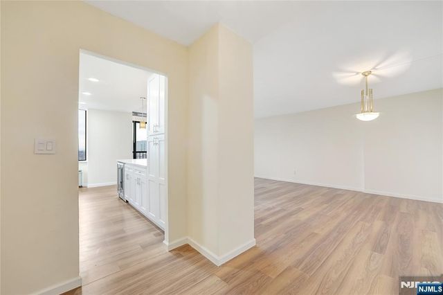 200 Winston 1001, Cliffside Park, NJ 07010