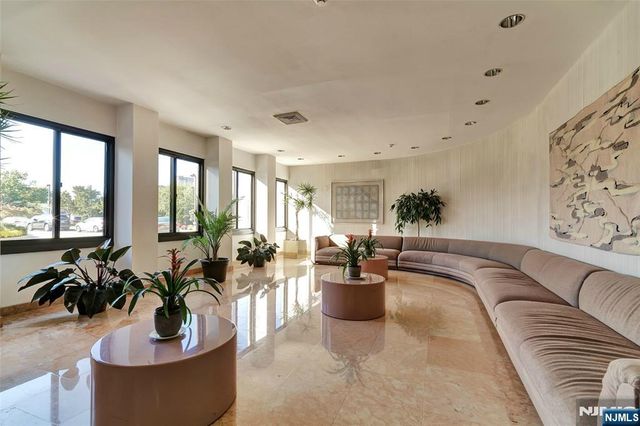 200 Winston 1001, Cliffside Park, NJ 07010