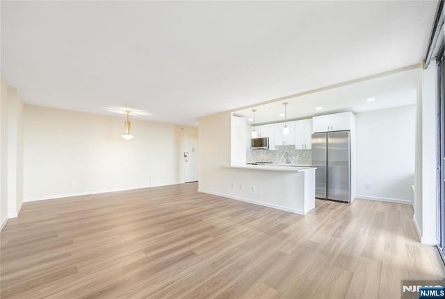 200 Winston 1001, Cliffside Park, NJ 07010