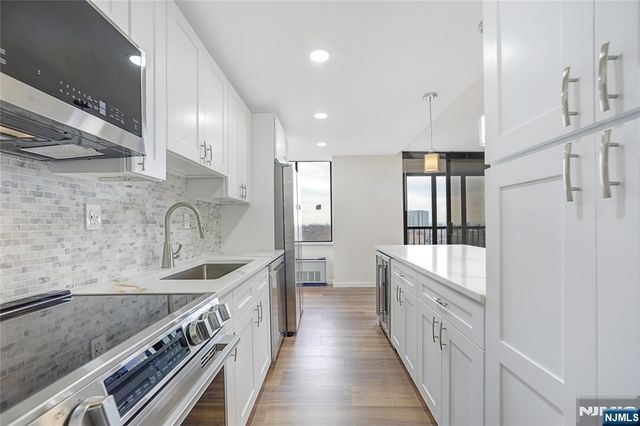 200 Winston 1001, Cliffside Park, NJ 07010