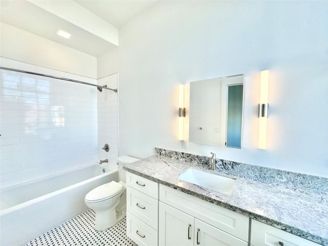 2102 Mechanic Street 205, Galveston, TX 77550