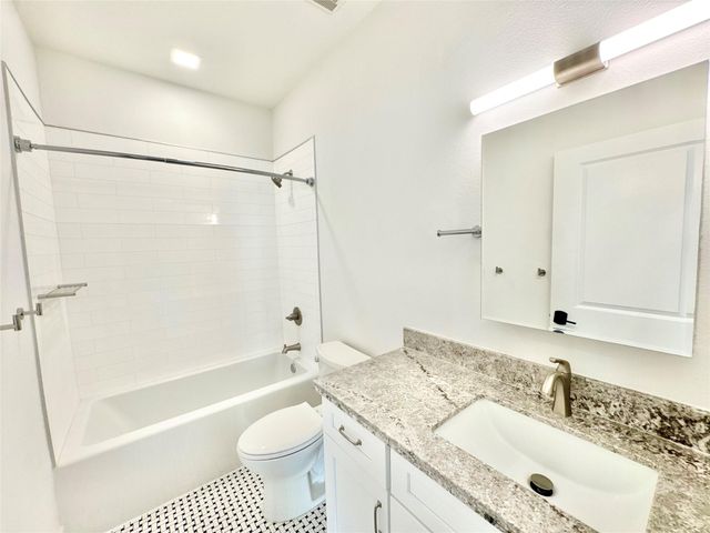 2102 Mechanic Street 205, Galveston, TX 77550