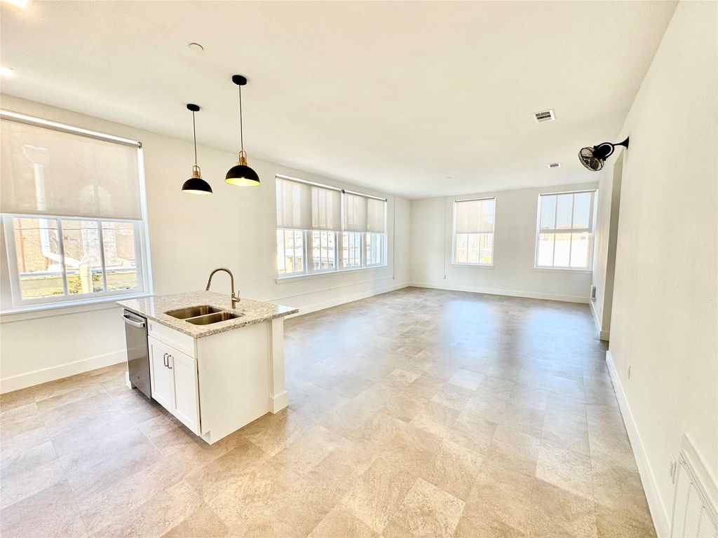 2102 Mechanic Street 205, Galveston, TX 77550