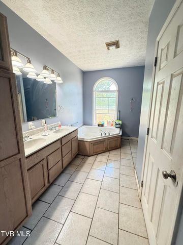 2497 Upper Copper Creek Road, Castlewood, VA 24224