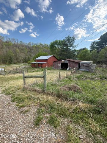 2497 Upper Copper Creek Road, Castlewood, VA 24224
