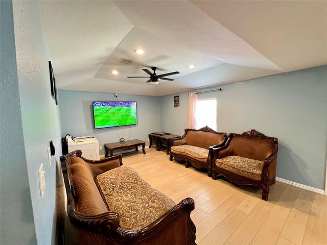 186 Road 5210, Cleveland, TX 77327