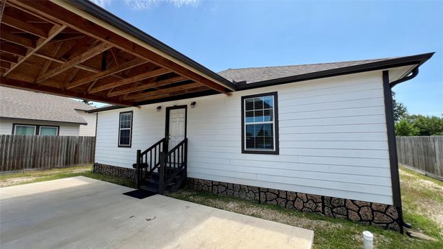 186 Road 5210, Cleveland, TX 77327