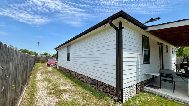 186 Road 5210, Cleveland, TX 77327