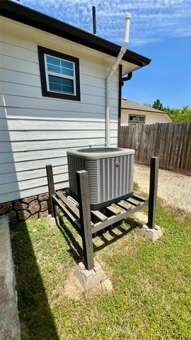 186 Road 5210, Cleveland, TX 77327
