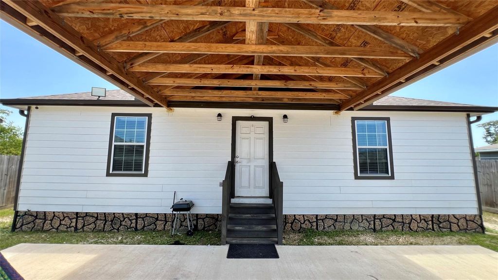 186 Road 5210, Cleveland, TX 77327