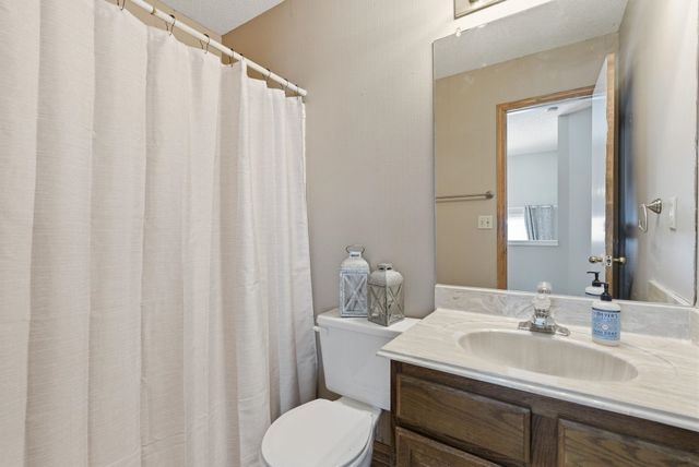 2238 N Amarado St, Wichita, KS 67205