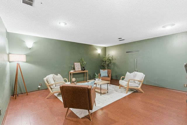 2238 N Amarado St, Wichita, KS 67205