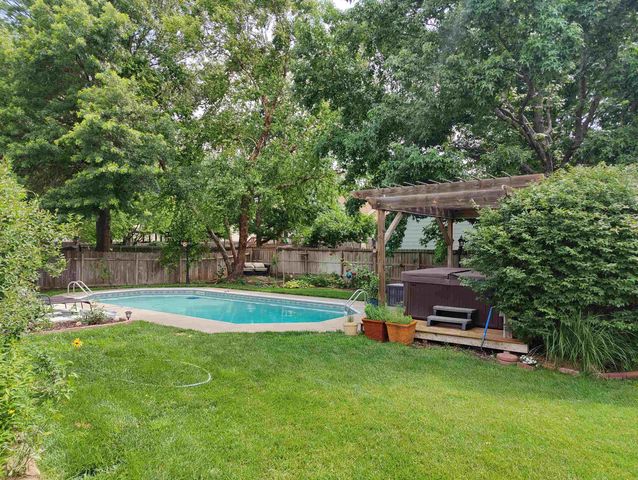 2238 N Amarado St, Wichita, KS 67205