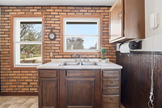805 PARAMOUNT DRIVE, Chilton, WI 53014