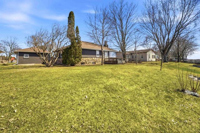 805 PARAMOUNT DRIVE, Chilton, WI 53014