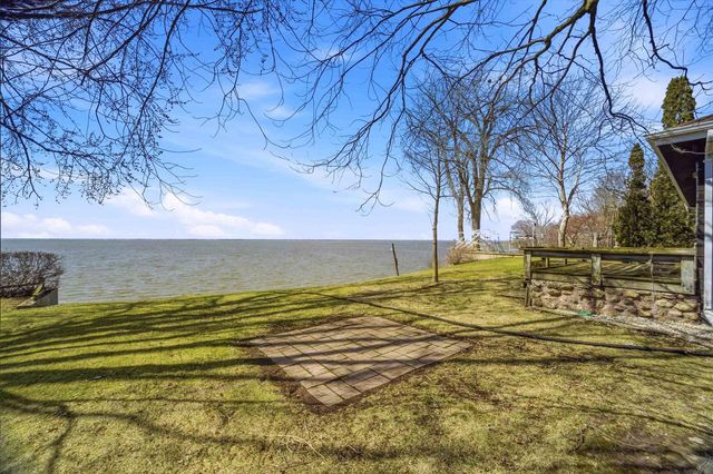 805 PARAMOUNT DRIVE, Chilton, WI 53014