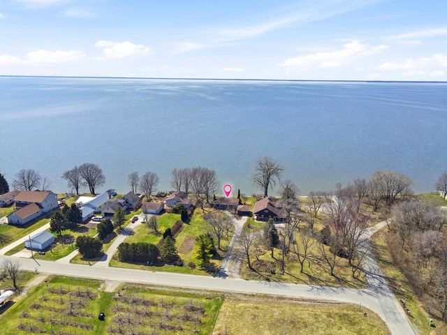 805 PARAMOUNT DRIVE, Chilton, WI 53014