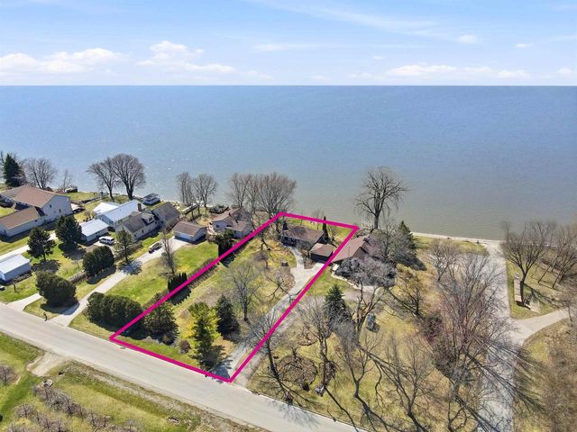 805 PARAMOUNT DRIVE, Chilton, WI 53014