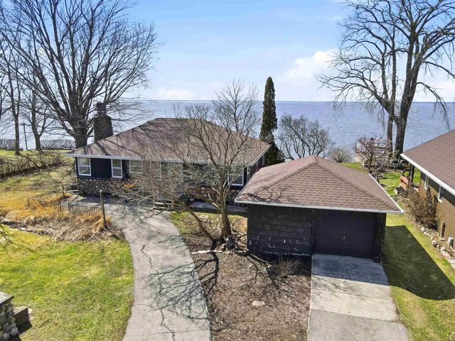 805 PARAMOUNT DRIVE, Chilton, WI 53014
