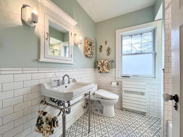 3964 Stowell AVENUE, Shorewood, WI 53211