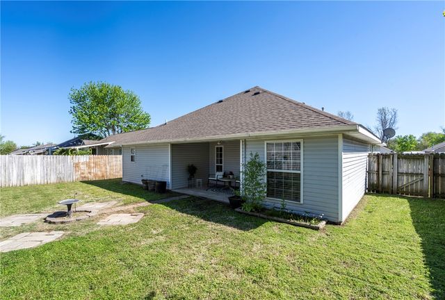 1003 Sunrise Circle, Siloam Springs, AR 72761