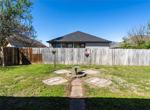 1003 Sunrise Circle, Siloam Springs, AR 72761