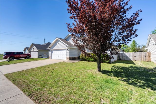 1003 Sunrise Circle, Siloam Springs, AR 72761
