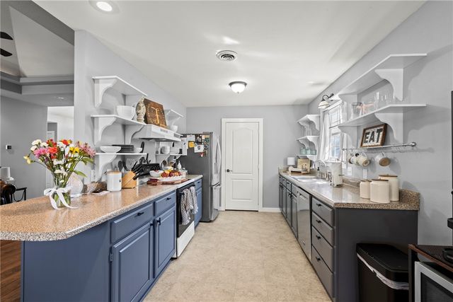 1003 Sunrise Circle, Siloam Springs, AR 72761