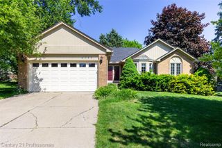 2085 Elkhorn Drive, Rochester Hills, MI 48307