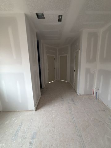 1280 Reda Dr, Clarksville, TN 37042